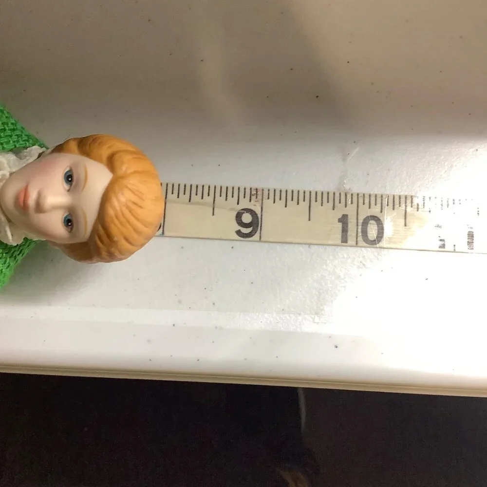 Vtg 1990 AVON Irish‎ Porcelain Doll Green Plaid Dress & Basket 8